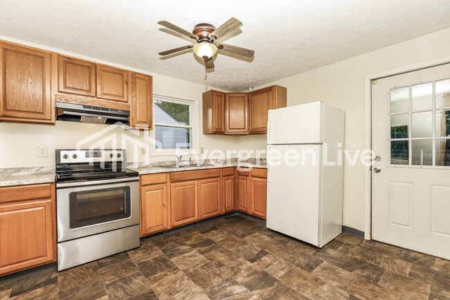 Photo - 124 E Lindberg Dr