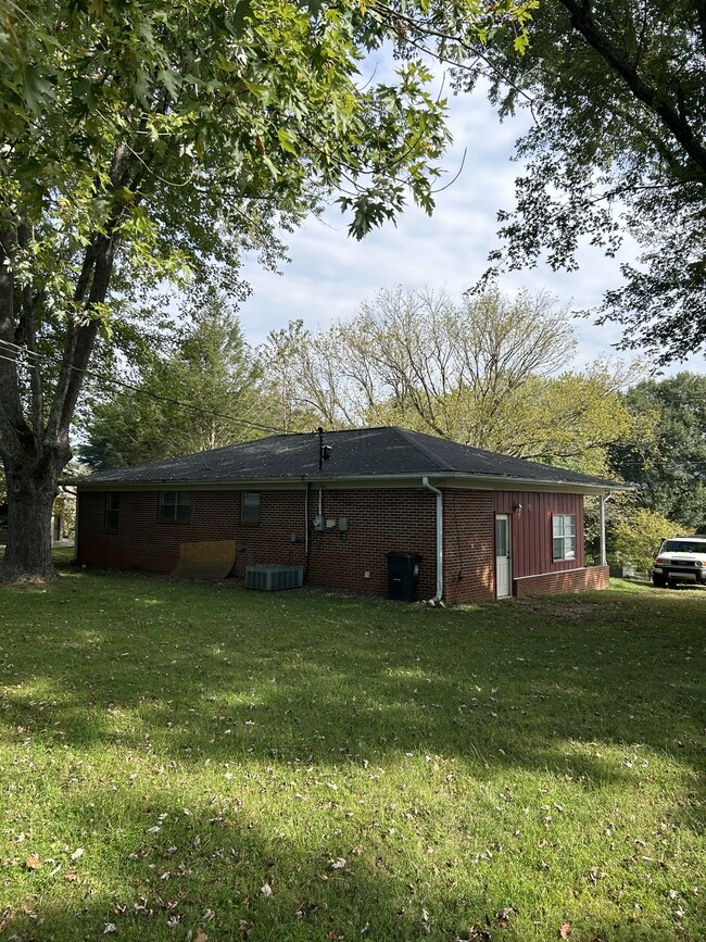 Photo - 621 Miller St