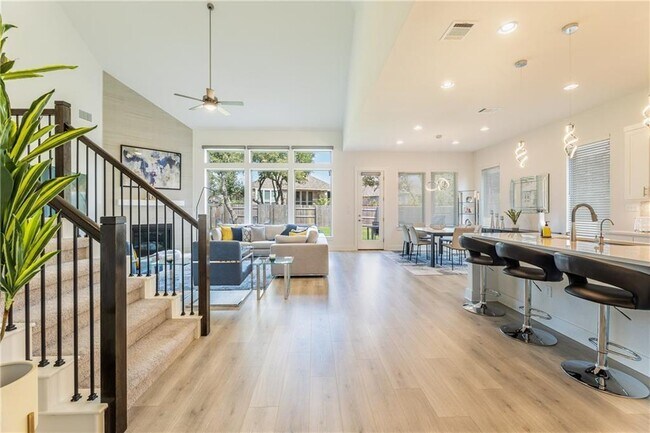 Photo - 718 Whitetail Dr