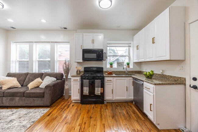 Photo - 3849 W Ainslie St Unit 1