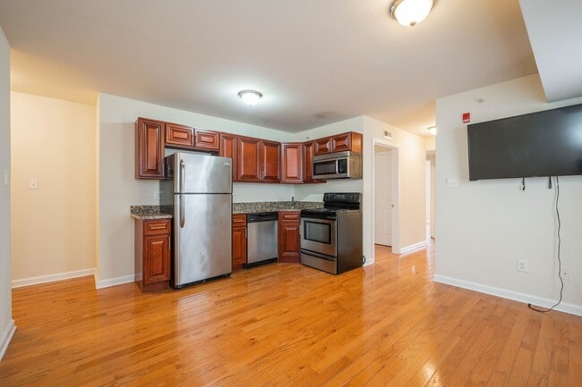 Building Photo - 1519-21 N 16TH ST Unit 34