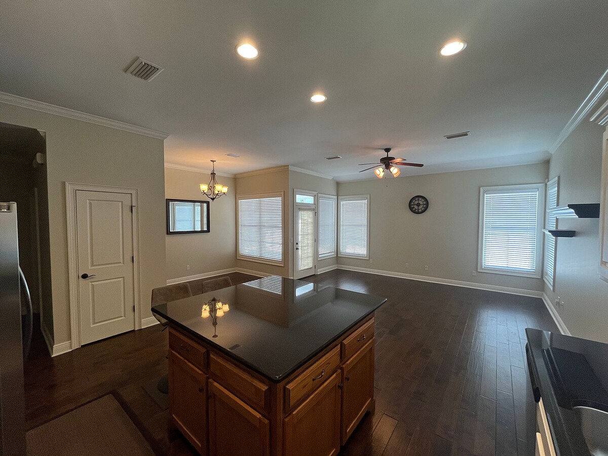 Photo - 1698 Whitney Ave