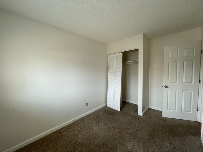 Photo - 2406 Bowen St