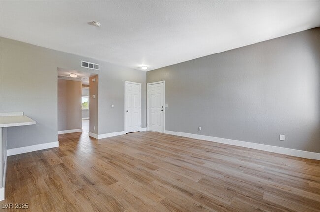 Photo - 855 N Stephanie St Unidad 1724