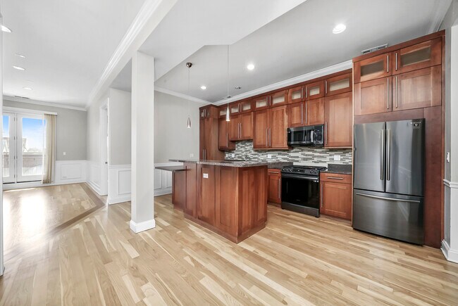 Photo - 5010 W Lawrence Ave