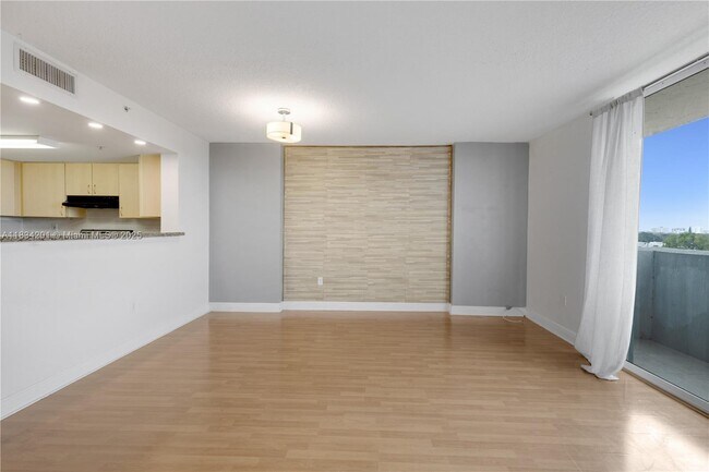 Photo - 3000 Coral Wy Unidad 513