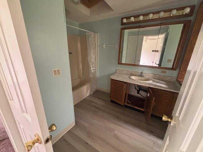 Photo - 613 Cushing Rd