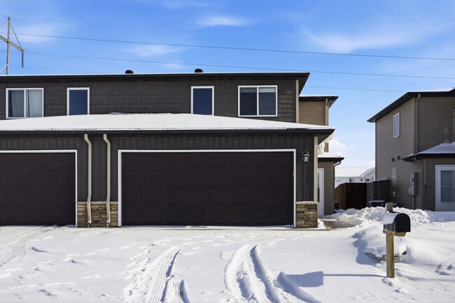 Building Photo - 4304 Estate Dr S