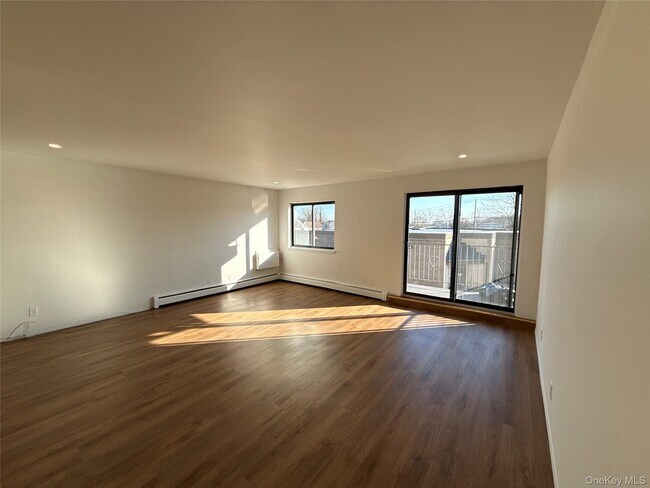 Photo - 142 Trenchard St Unit 1D