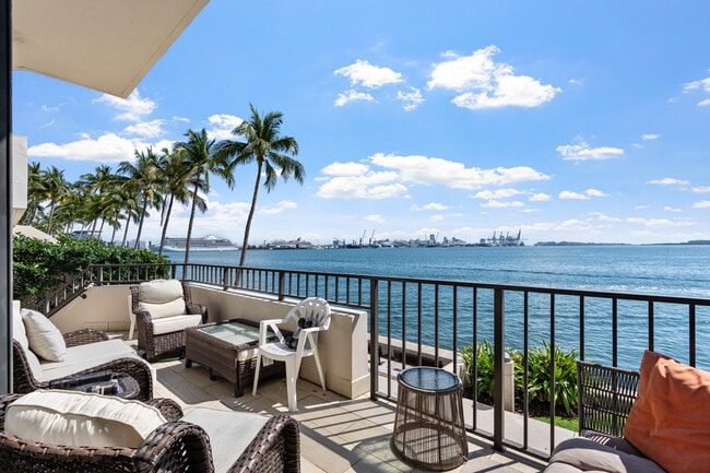 Photo - 520 Brickell Key Dr Unidad A200