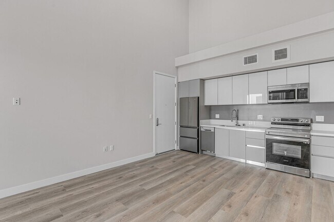 Photo - 825 Coronado-Building