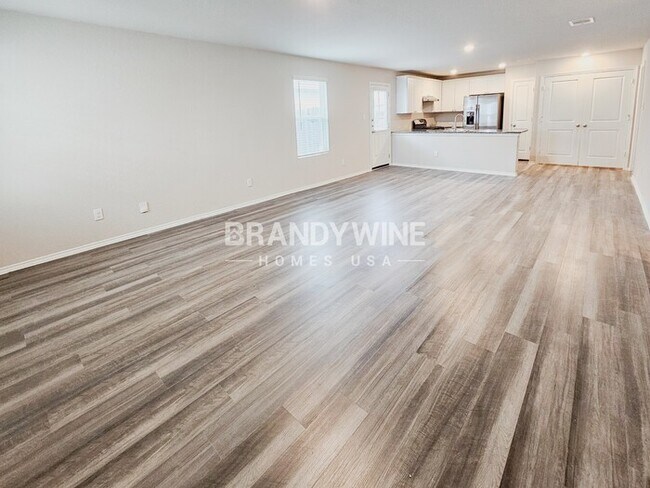 Photo - 7014 Winding Shelf