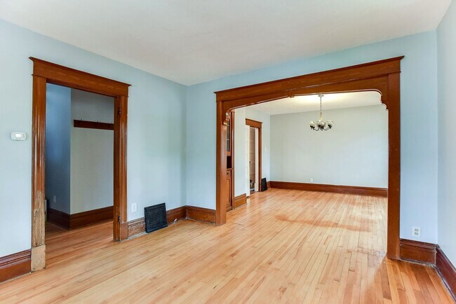 Photo - Renovated 3 Bedroom 2 bathroom house. Supe...