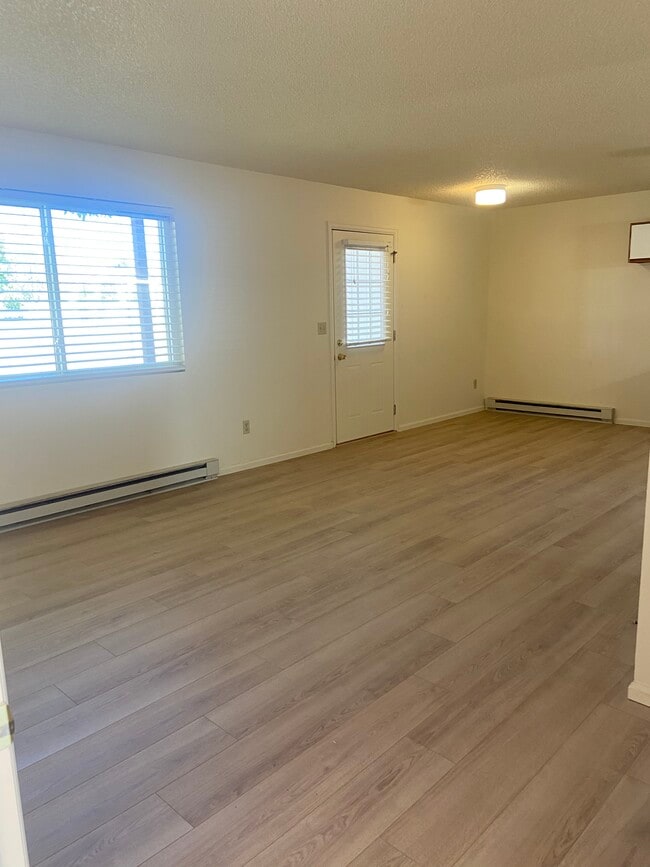 Photo - 631 Conifer St