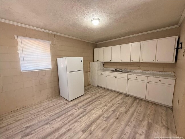 Photo - 425 Squirrel St