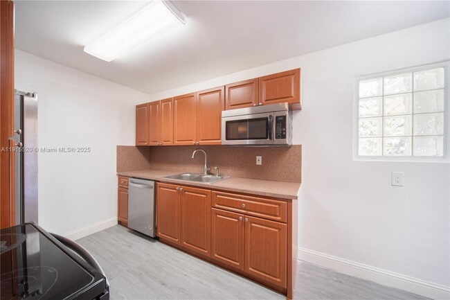 Photo - 435 SW 33rd Ave Unit 4