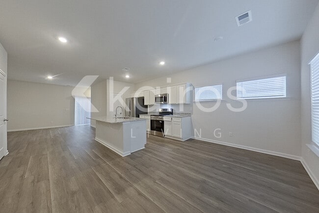 Photo - 2201 Banyon Cir