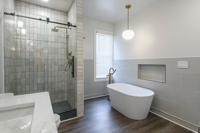 Photo - 1530 N Cass St Apartments Unit 1530B