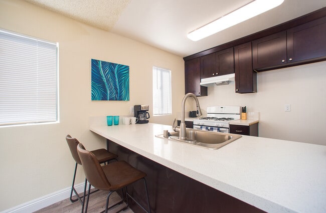 Photo - Locust Avenue Apartments