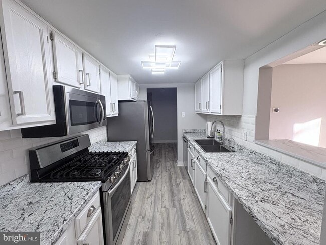 Building Photo - 324 Drummers Ln