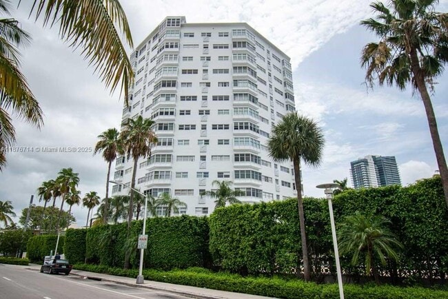 Building Photo - 1881 Washington Ave Unit 15C Rental