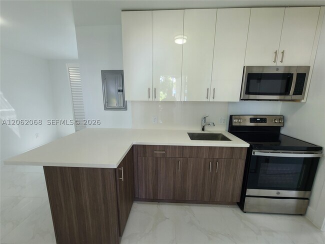 1646 NW 1st Pl Unit 2