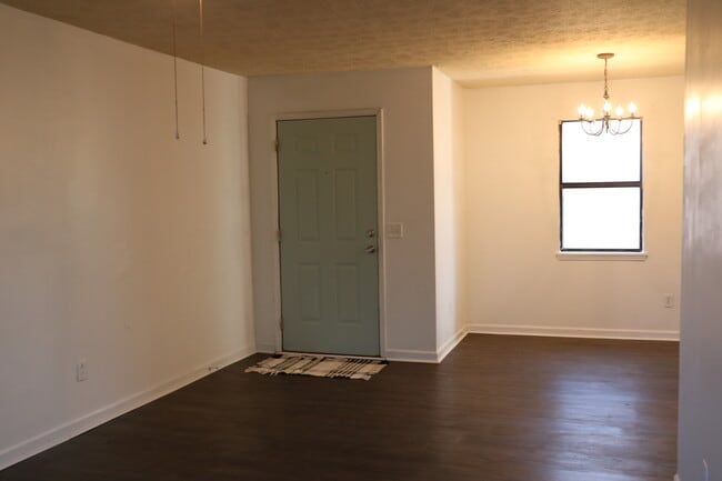 Photo - 124 Oak Park Ct