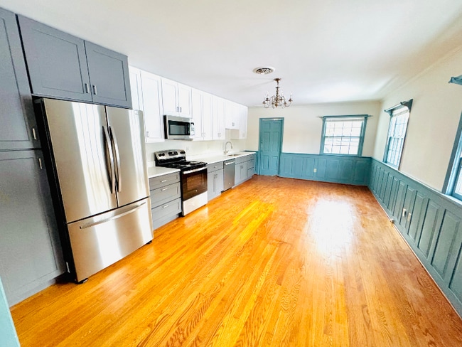 Photo - 216 S Buckmarsh St