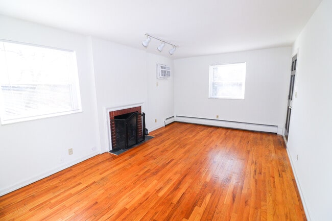 Photo - 1954 Rockland Ave Unit 4