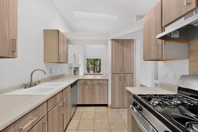 Cloverleaf Apartments