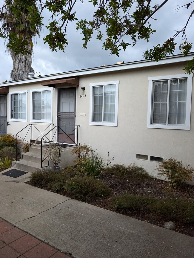 front entry - 4423 College Ave Apartments Unit 4423