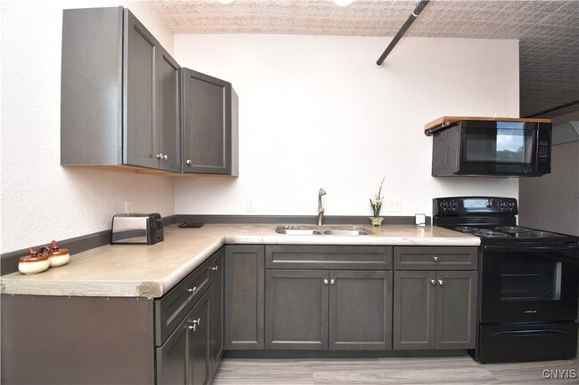 Building Photo - 152 Court