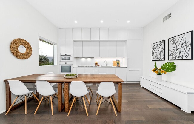 Photo - 935 N San Vicente Blvd Unit 3