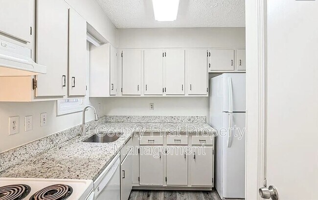 Photo - 732 S Candler St