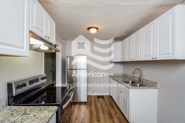 Photo - 3620 N Gladstone Ave