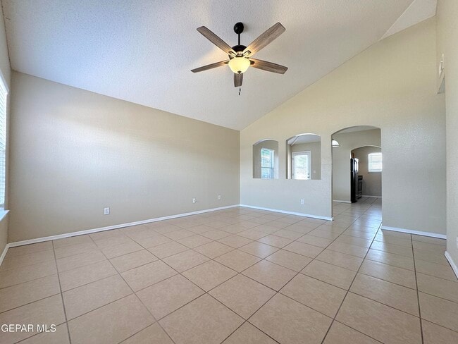 Photo - 7504 Howard St