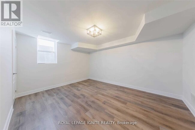 Photo - 234 Crombie St