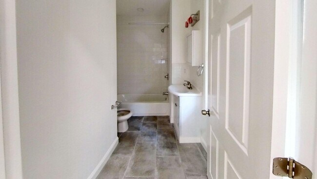 Photo - 230E 2nd, Media Unit 3