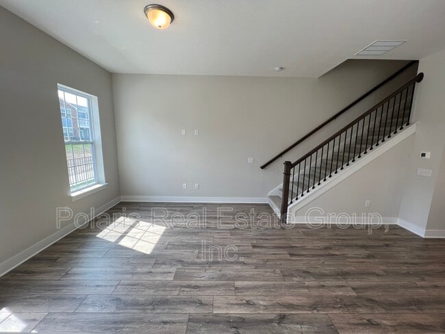 Photo - 561 Steinbeck Pl