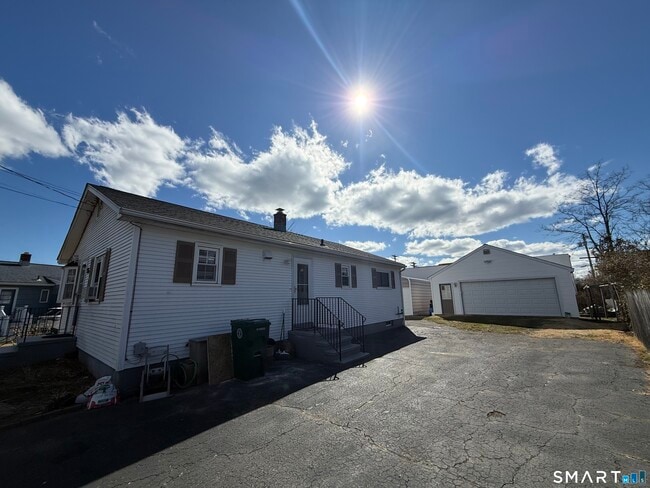 Building Photo - 35 Early Ave