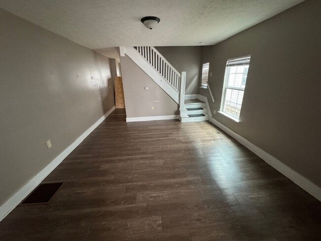 Photo - Newly Renovated 3BR/1BA Townhome located close to downtown Indy