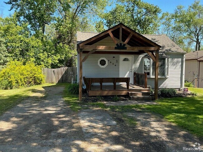 Building Photo - 7230 Sandy Beach Dr Rental