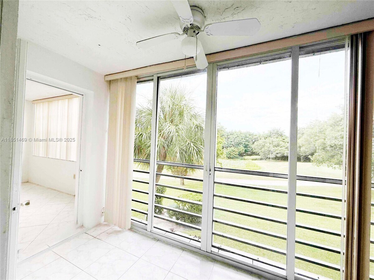 Photo - 9430 Tangerine Pl Unit 305