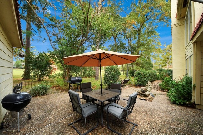 Building Photo - 17 Winged Foot Dr