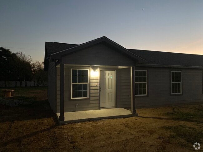 Front entry w/porch - 188 Duck Pond Rd Unit 2 Rental