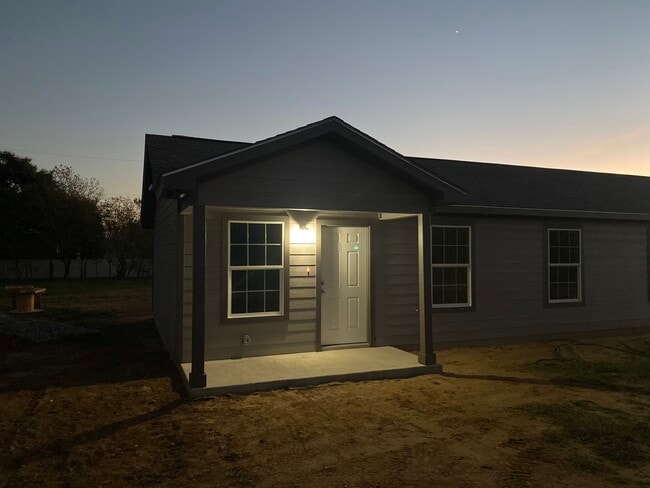 Front entry w/porch - 188 Duck Pond Rd Apartments Unit 2