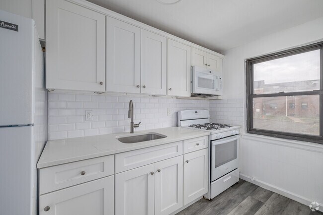 1BR, 1BA - Kitchen - Maybrook Garden Apartments