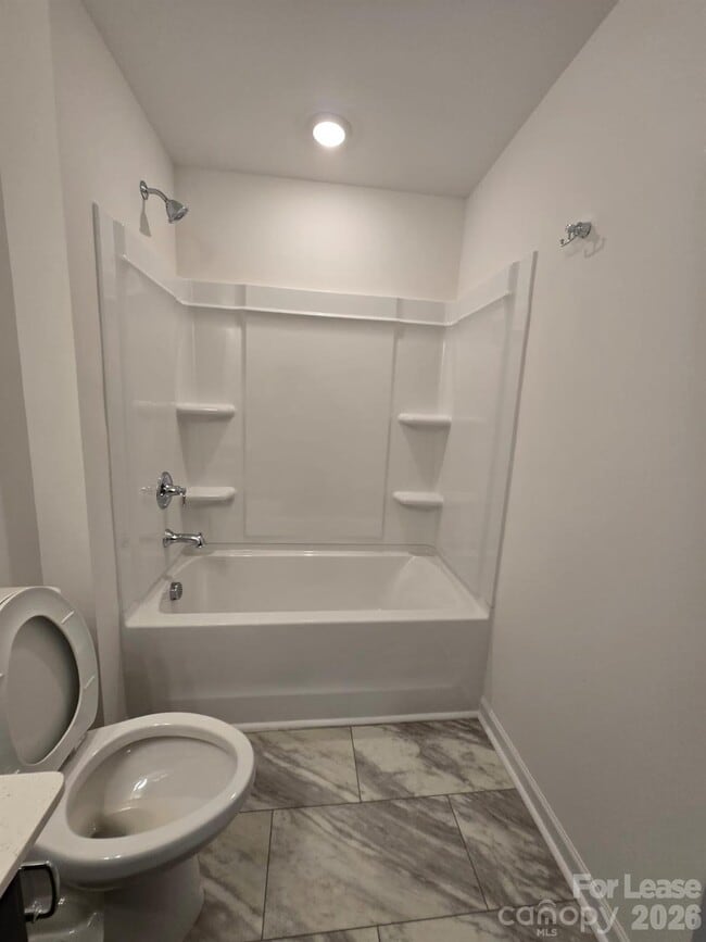 Photo - 774 Kitfox Dr NW