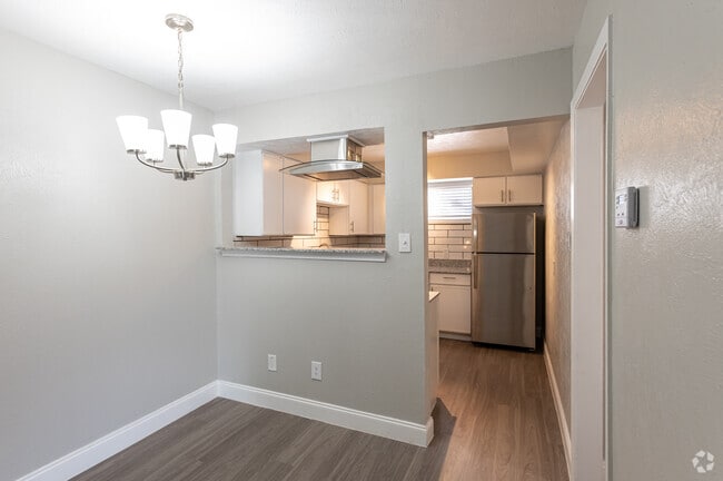 2Br, 1BA - 754 ft²