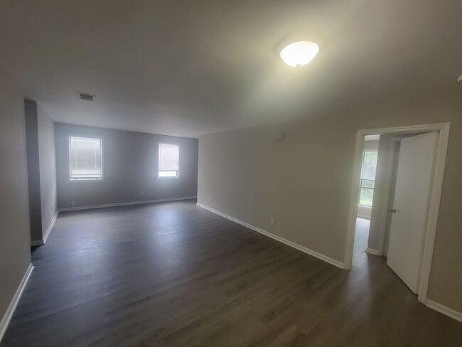 1546 Hamilton Dr Unit 202